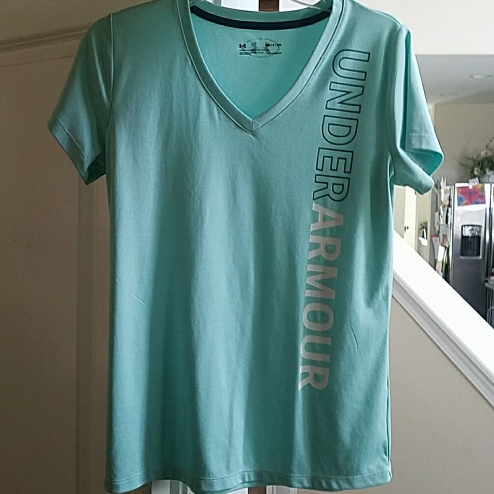 Under Armour top